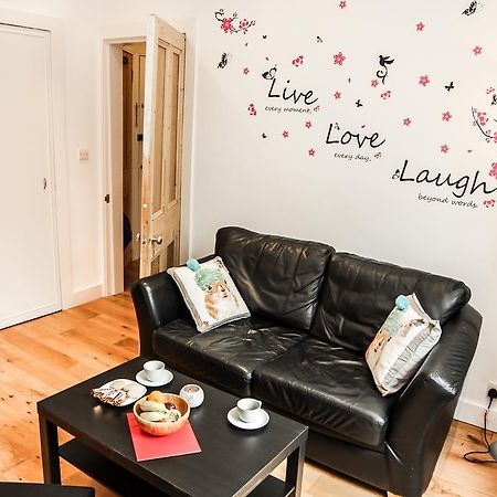 Chic & Bright Flat Near Holyrood Park Apartment เอดินบะระ ห้อง รูปภาพ