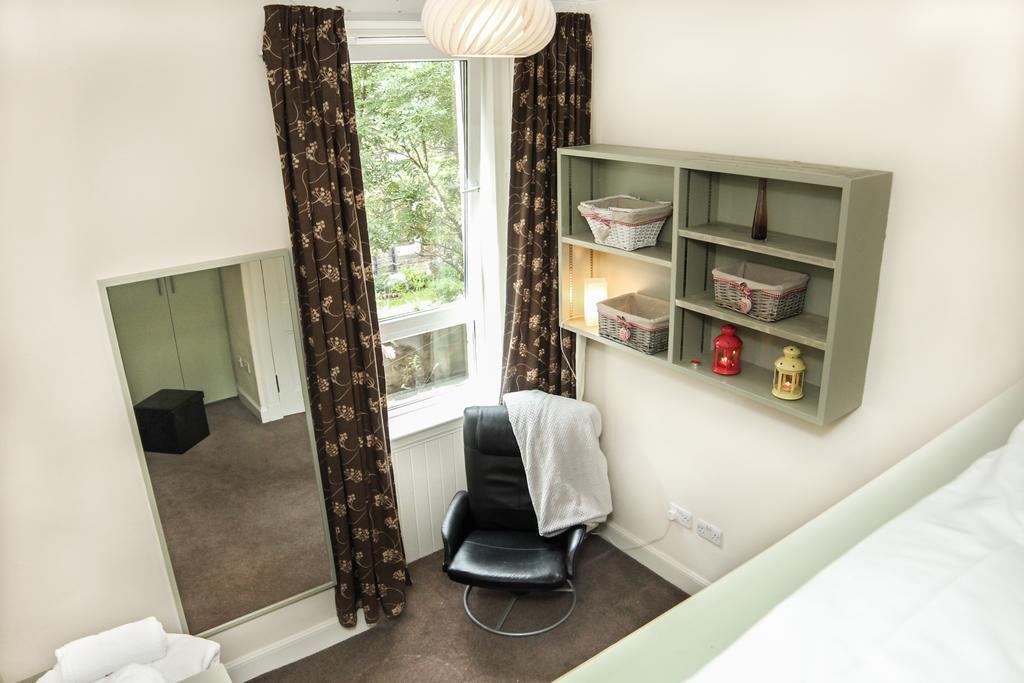 Chic & Bright Flat Near Holyrood Park Apartment เอดินบะระ ห้อง รูปภาพ