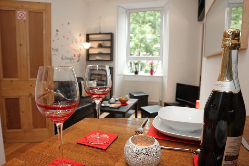 Chic & Bright Flat Near Holyrood Park Apartment เอดินบะระ ห้อง รูปภาพ
