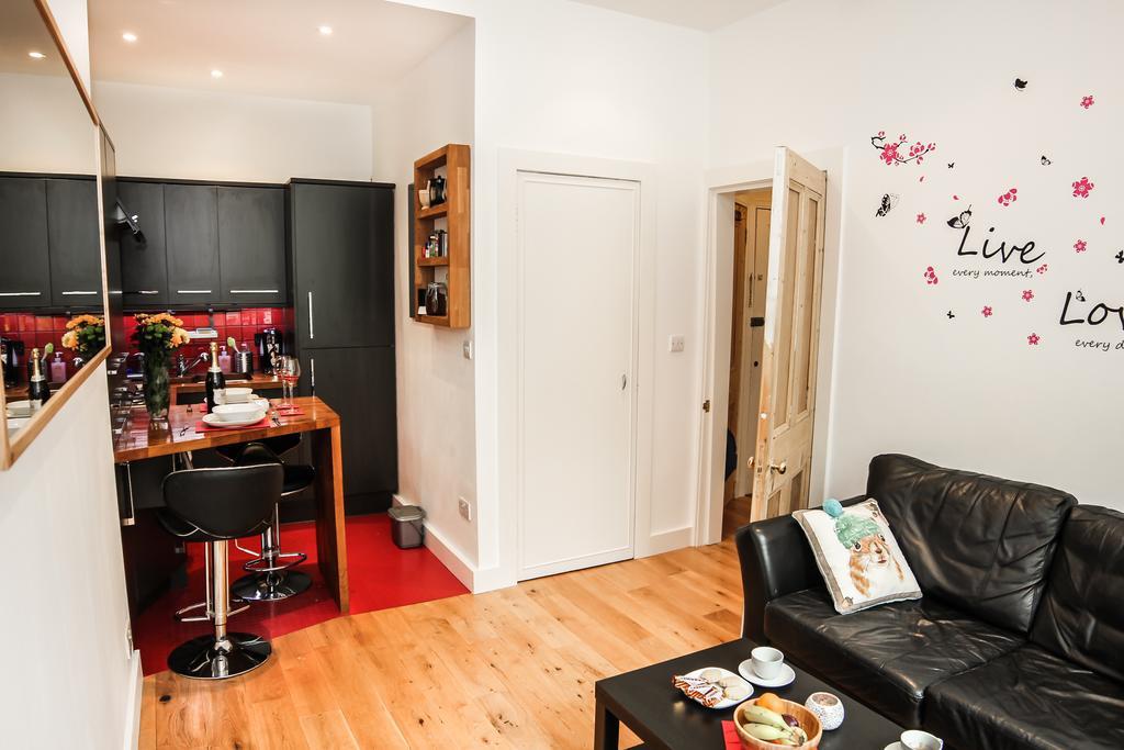 Chic & Bright Flat Near Holyrood Park Apartment เอดินบะระ ห้อง รูปภาพ